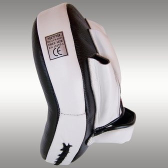 Muay&reg; curved coaching mitt